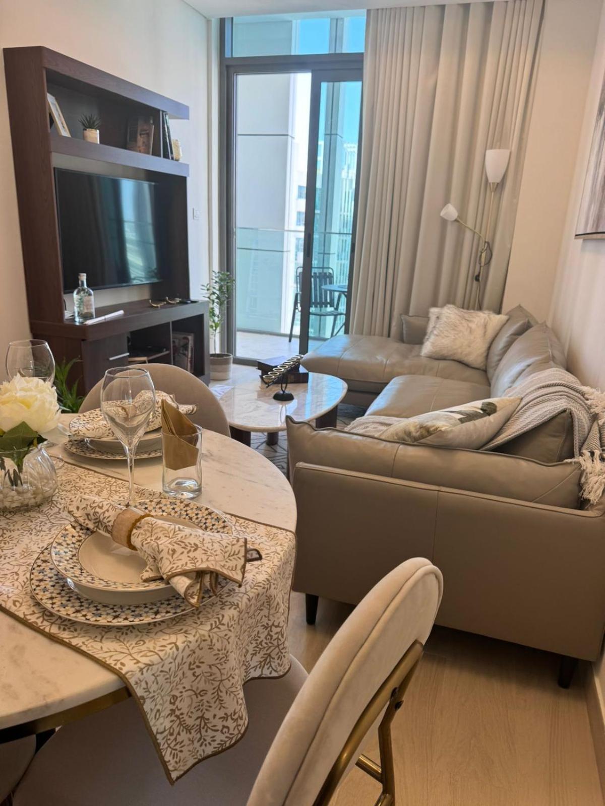Апартаменти Burj Khalifa View Modern 1bhk With Balcony *